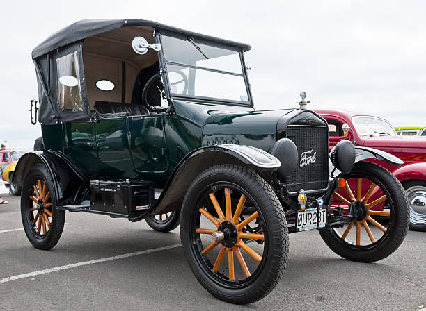 Christchurch, Nova Zelândia - novembro 08,2014: Ford T de 1923 está estacionado perto da praia em New Brighton perto de Christchurch. Ele participa do desfile anual de carros em New Brighton.