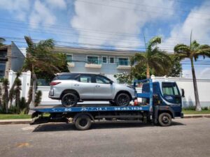 carro sendo transportado do nordeste